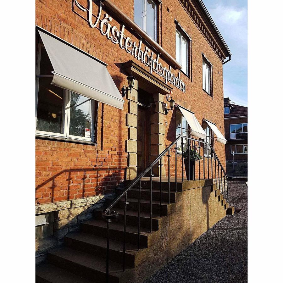 Vaesterhoejdsgarden Skovde Exterior photo